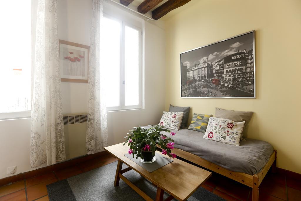 Lovely And Typical 1 Bedroom * Parigi